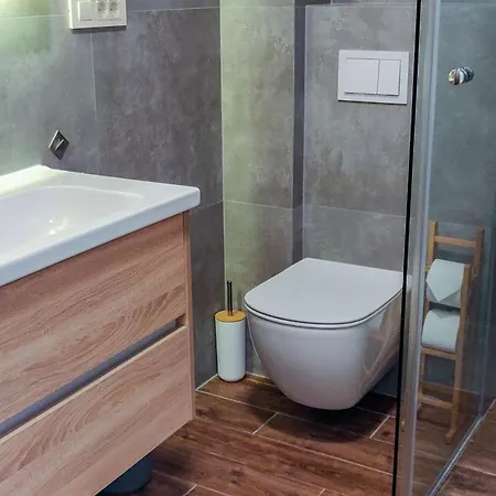 Downtown Stylish And Sophisticated Apartman