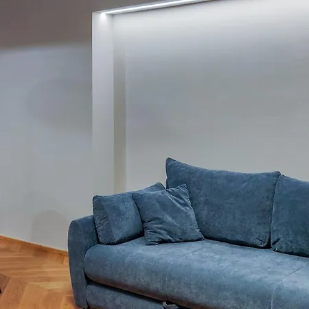 Downtown Stylish And Sophisticated Apartman